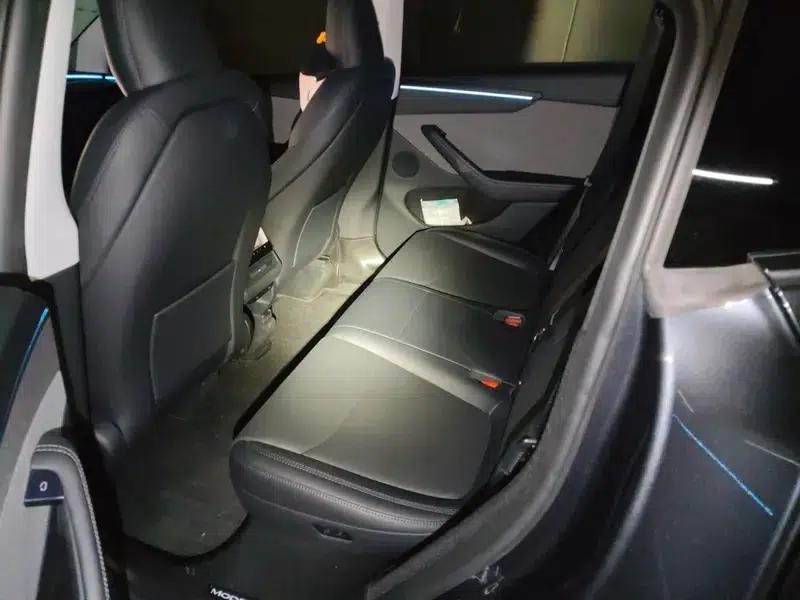 Model Y 2025 Rear-Wheel Drive First Edition — миниатюра 6