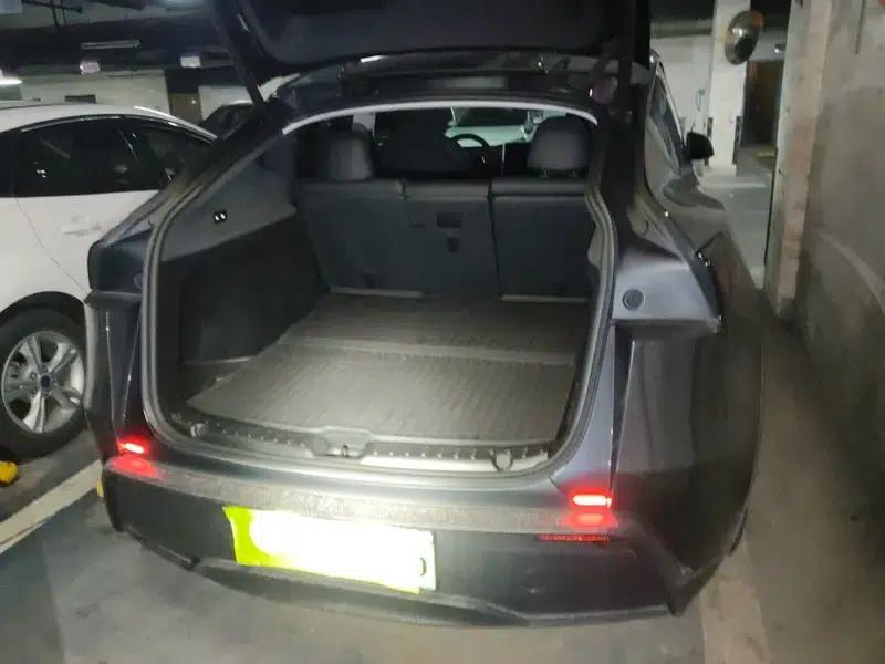 Model Y 2025 Rear-Wheel Drive First Edition — миниатюра 7