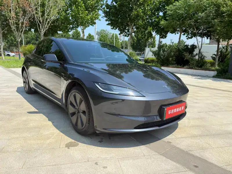 Model 3 2025 Rear-Wheel Drive — миниатюра 3