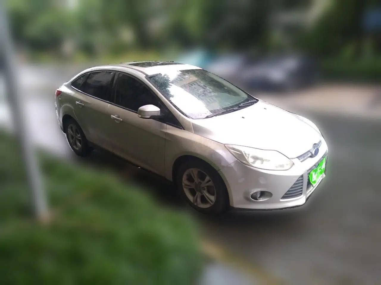 Ford Focus 2012 Sedan 1.6L Automatic Prestige Model — миниатюра 3