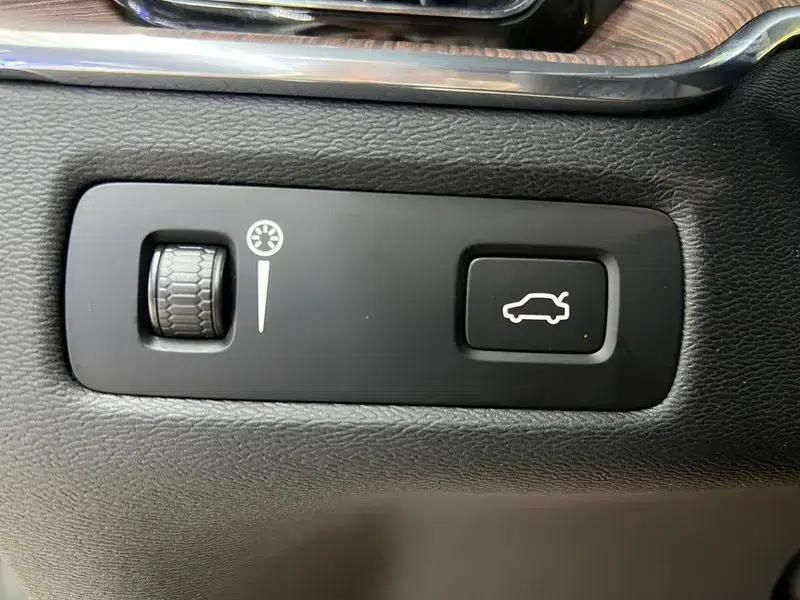 2022 Volvo XC60 B5 AWD Inscription Luxury Edition — миниатюра 14