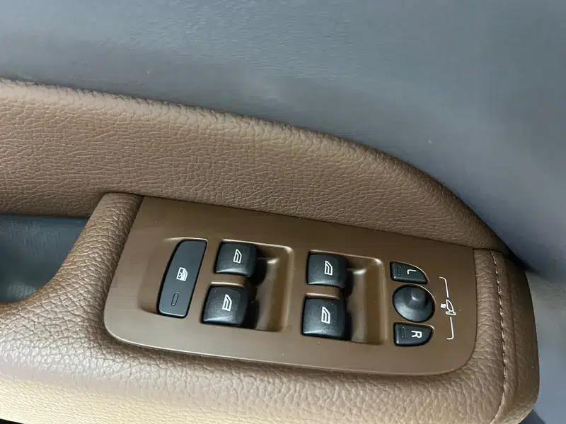 2022 Volvo XC60 B5 AWD Inscription Luxury Edition — миниатюра 17