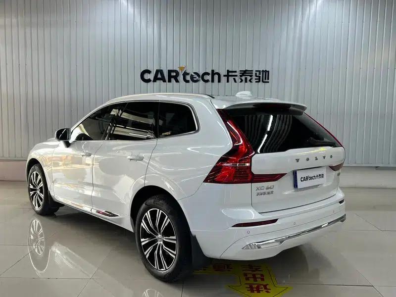 2022 Volvo XC60 B5 AWD Inscription Luxury Edition — миниатюра 4