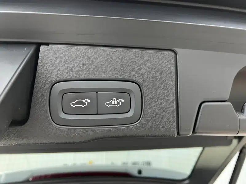2022 Volvo XC60 B5 AWD Inscription Luxury Edition — миниатюра 9