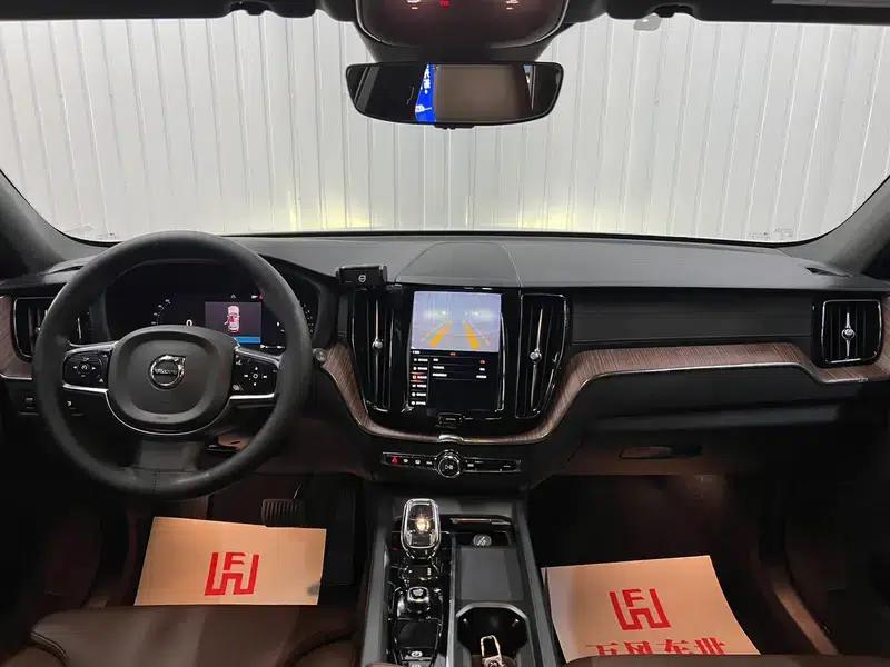 2022 Volvo XC60 B5 AWD Inscription Luxury Edition — миниатюра 10