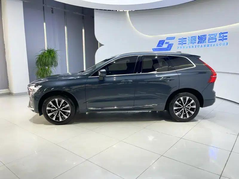 2024 Volvo XC60 B5 AWD Inscription Luxury Edition — миниатюра 3