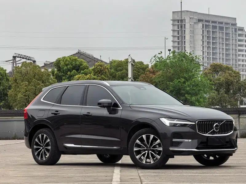 2023 Volvo XC60 B5 AWD Inscription Luxury Edition — миниатюра 3