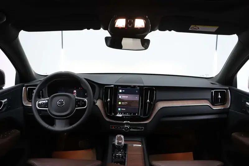 2025 Volvo XC60 B5 AWD Inscription Luxury Edition — миниатюра 15