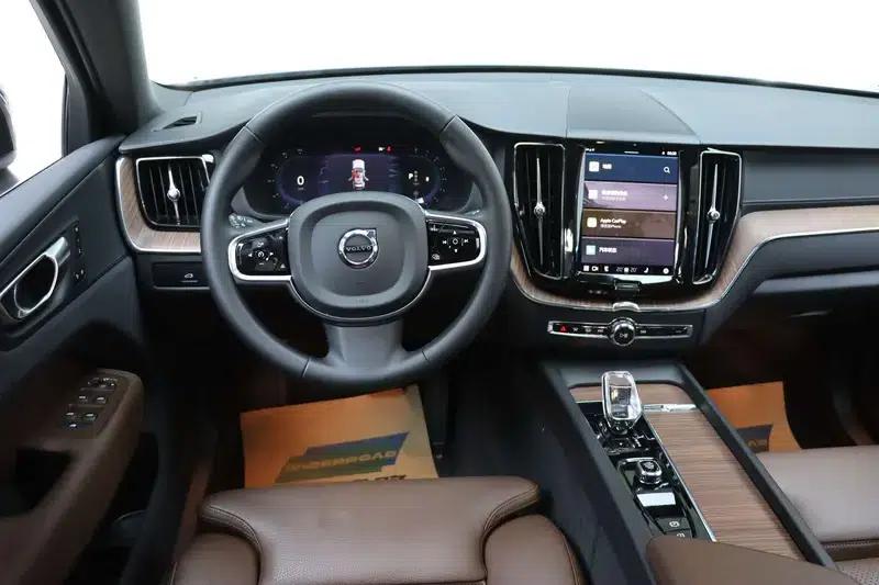 2025 Volvo XC60 B5 AWD Inscription Luxury Edition — миниатюра 19