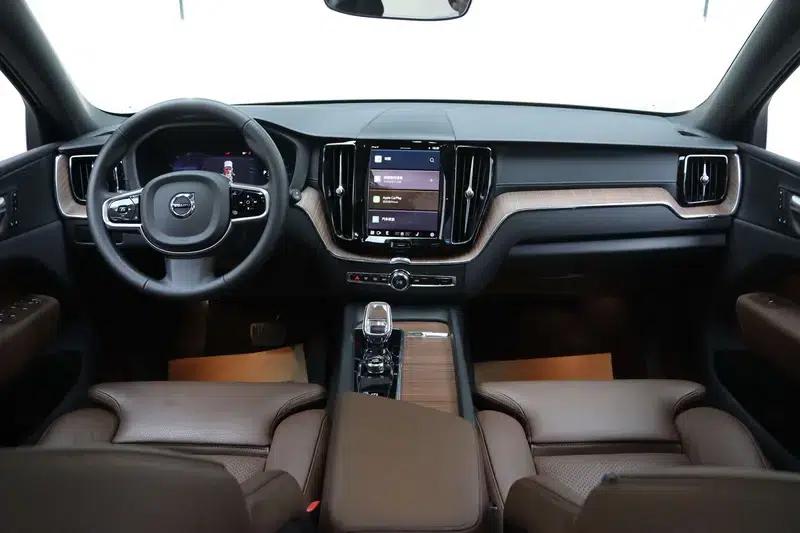 2025 Volvo XC60 B5 AWD Inscription Luxury Edition — миниатюра 20