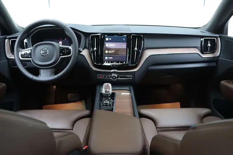 2025 Volvo XC60 B5 AWD Inscription Luxury Edition — миниатюра 21