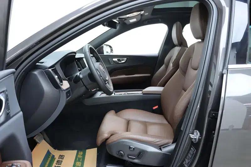 2025 Volvo XC60 B5 AWD Inscription Luxury Edition — миниатюра 22