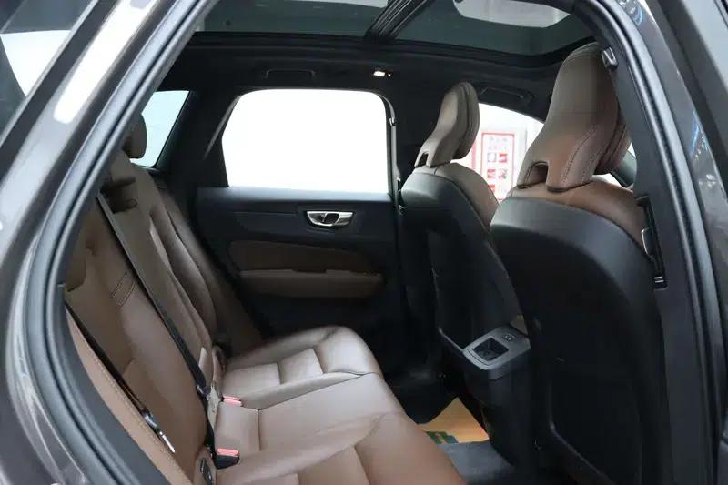 2025 Volvo XC60 B5 AWD Inscription Luxury Edition — миниатюра 24