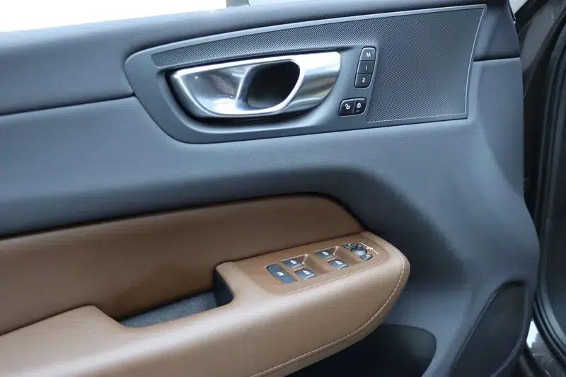 2025 Volvo XC60 B5 AWD Inscription Luxury Edition — миниатюра 26