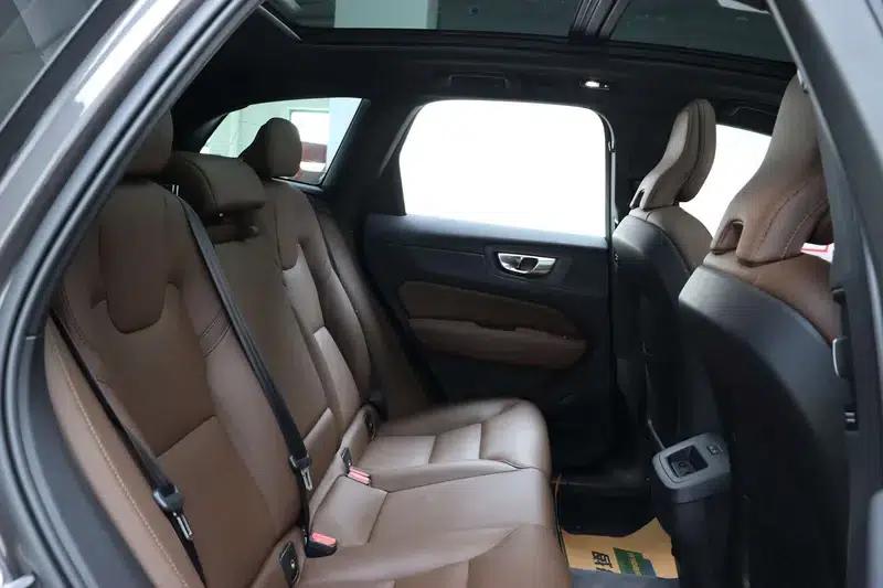 2025 Volvo XC60 B5 AWD Inscription Luxury Edition — миниатюра 27