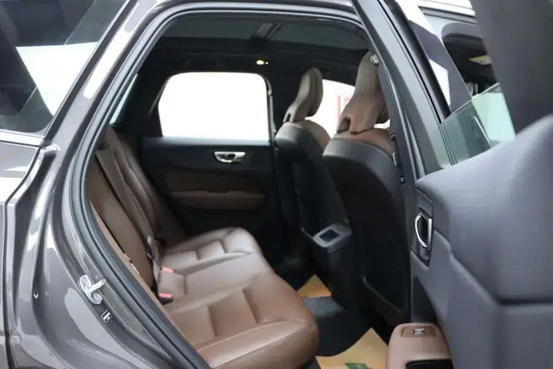 2025 Volvo XC60 B5 AWD Inscription Luxury Edition — миниатюра 28
