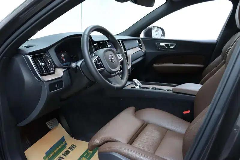 2025 Volvo XC60 B5 AWD Inscription Luxury Edition — миниатюра 29