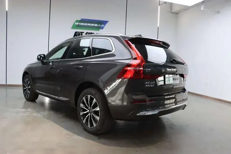 2025 Volvo XC60 B5 AWD Inscription Luxury Edition — миниатюра 5