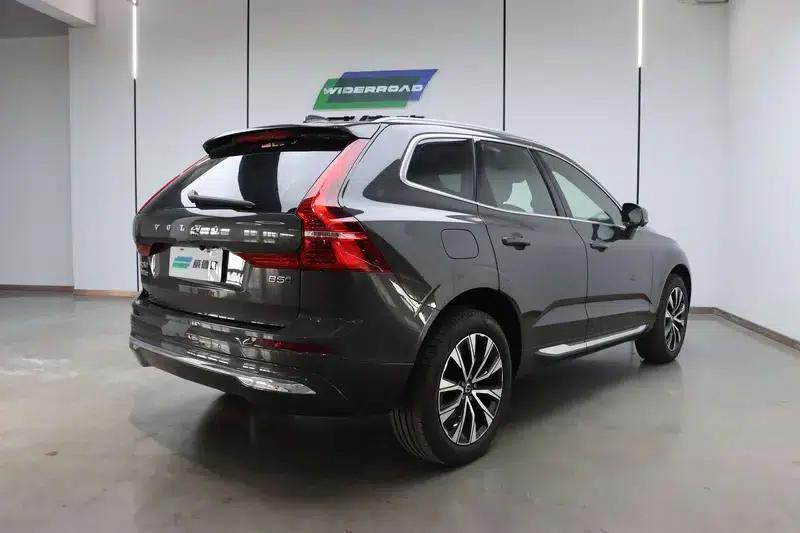 2025 Volvo XC60 B5 AWD Inscription Luxury Edition — миниатюра 6