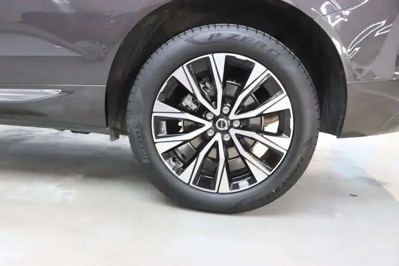 2025 Volvo XC60 B5 AWD Inscription Luxury Edition — миниатюра 7