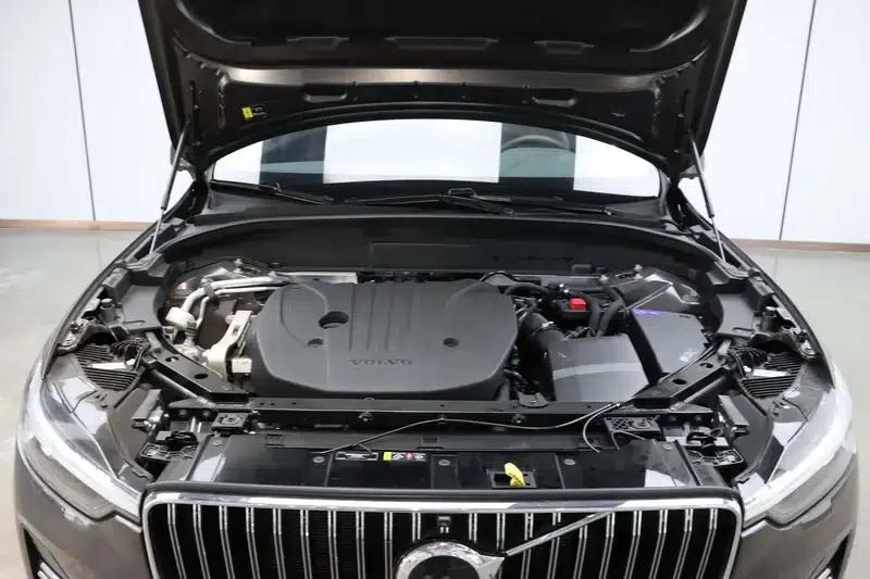 2025 Volvo XC60 B5 AWD Inscription Luxury Edition — миниатюра 8