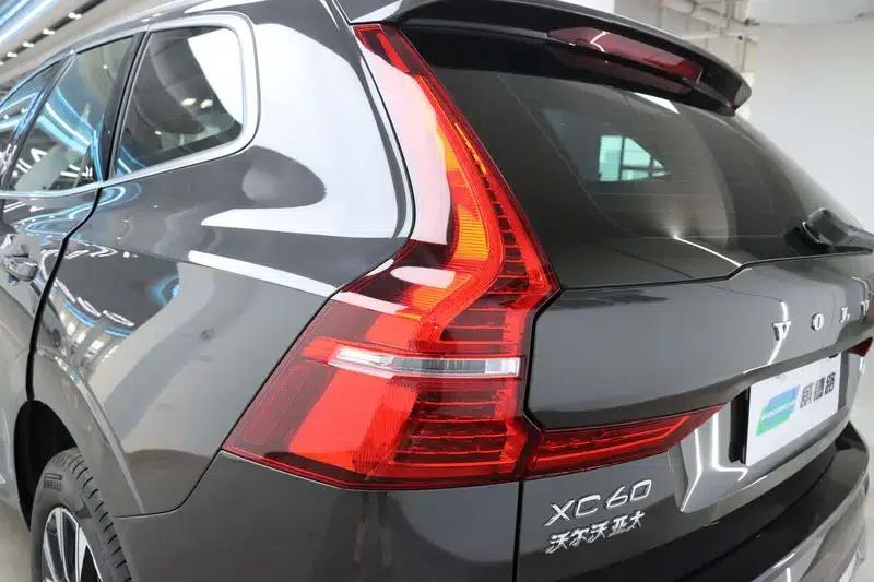 2025 Volvo XC60 B5 AWD Inscription Luxury Edition — миниатюра 10