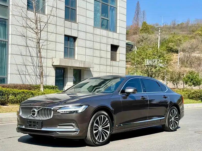 2024 Volvo S90 B5 Smart Luxury Edition — миниатюра 1
