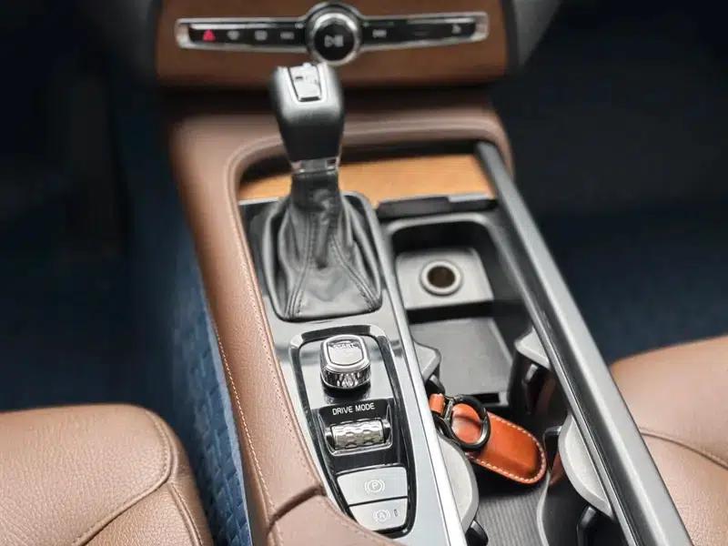2020 Volvo XC90 T6 AWD Inscription Luxury Edition 7-seater — миниатюра 11