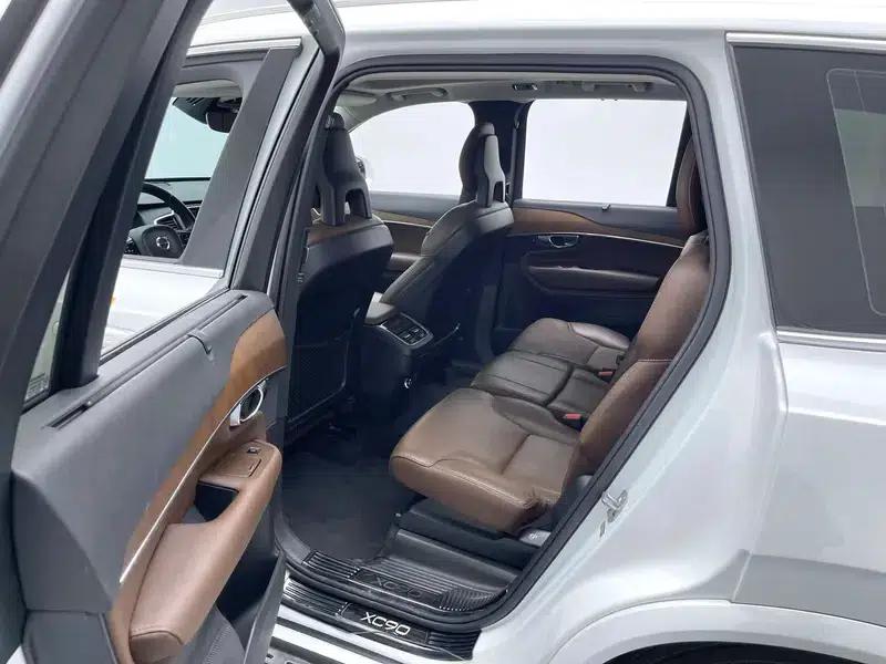 2020 Volvo XC90 T6 AWD Inscription Luxury Edition 7-seater — миниатюра 18