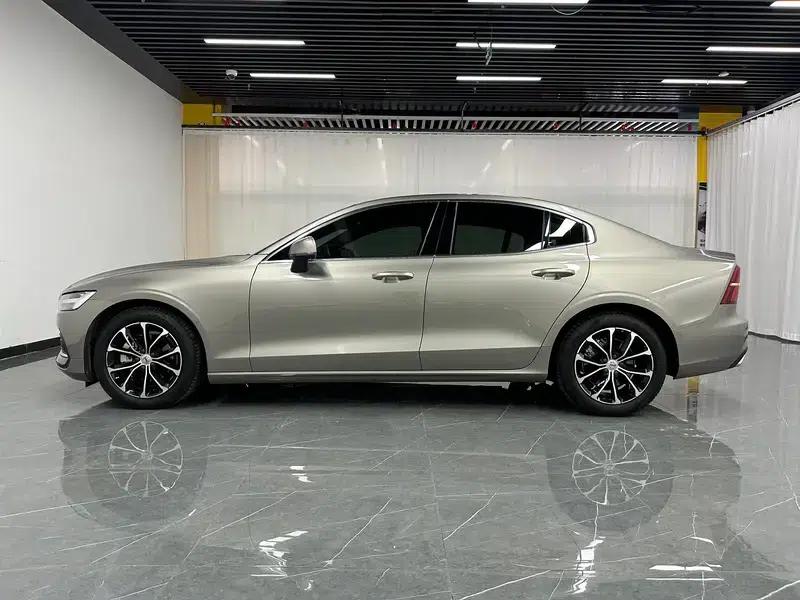 2022 Volvo S60 B4 Smart Luxury Edition — миниатюра 4