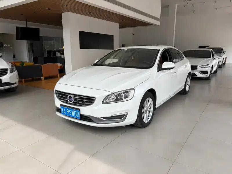 2017 Volvo S60 S60L T3 Smart Edition — миниатюра 1