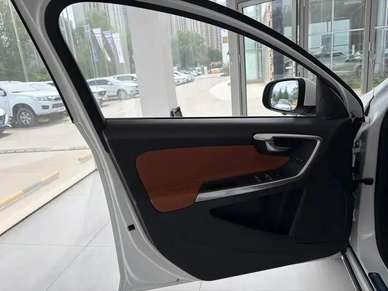 2017 Volvo S60 S60L T3 Smart Edition — миниатюра 12