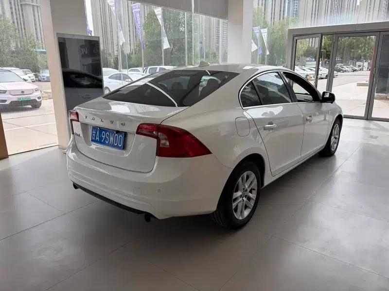 2017 Volvo S60 S60L T3 Smart Edition — миниатюра 4