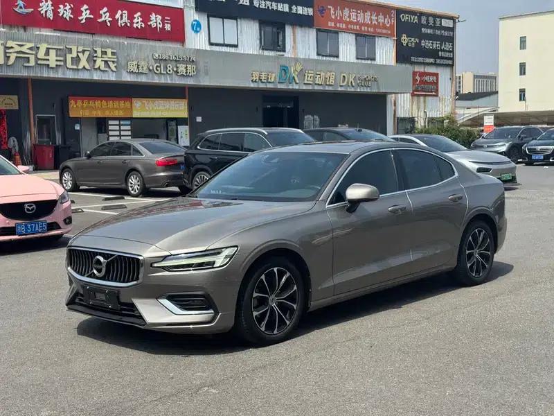 2020 Volvo S60 T4 Inscription Luxury Edition — миниатюра 1