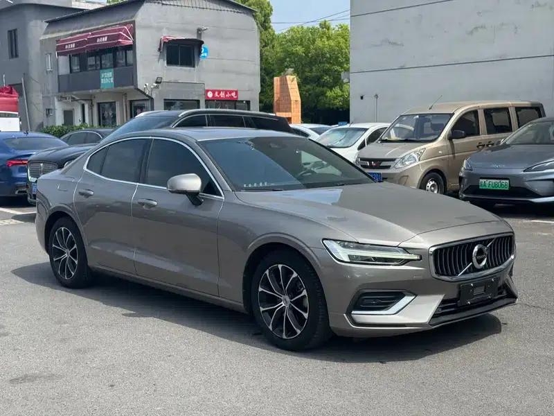 2020 Volvo S60 T4 Inscription Luxury Edition — миниатюра 3