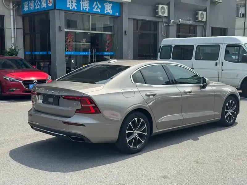 2020 Volvo S60 T4 Inscription Luxury Edition — миниатюра 6