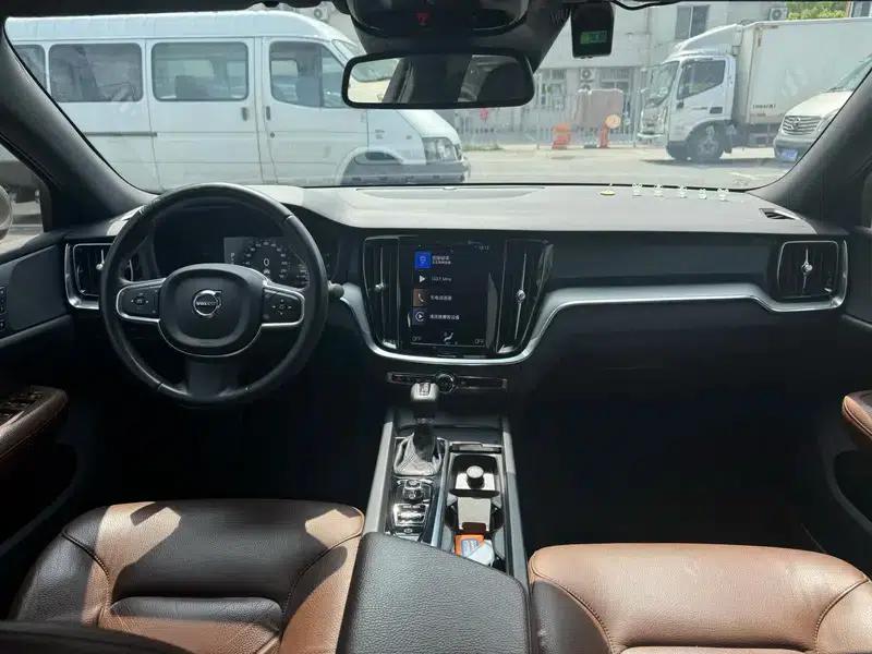 2020 Volvo S60 T4 Inscription Luxury Edition — миниатюра 7