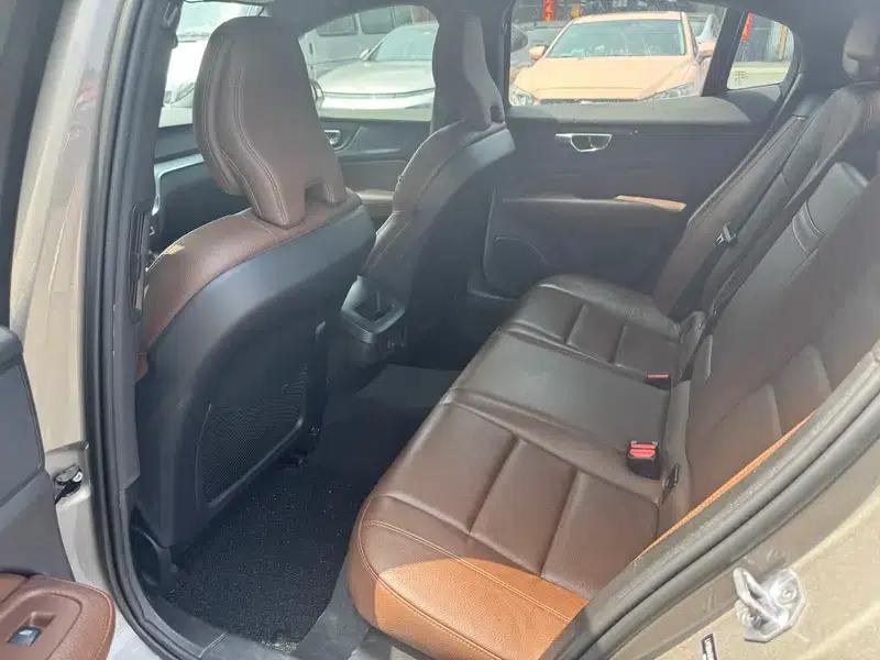 2020 Volvo S60 T4 Inscription Luxury Edition — миниатюра 9