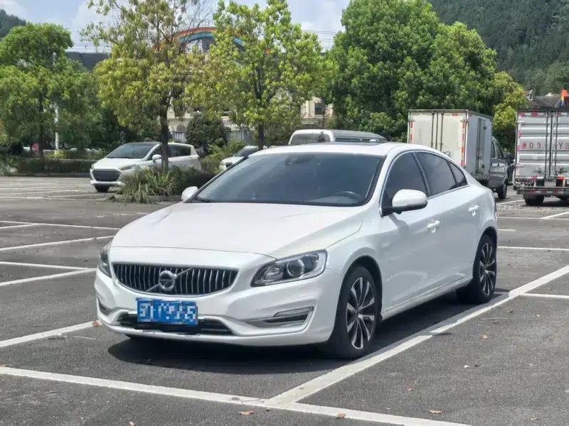 2018 Volvo S60 S60L T3 Smart Edition — миниатюра 1