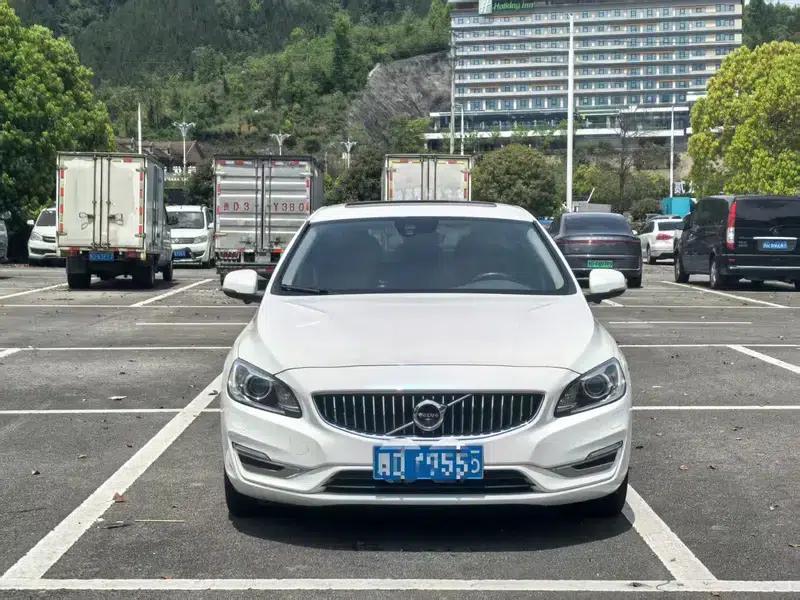 2018 Volvo S60 S60L T3 Smart Edition — миниатюра 2