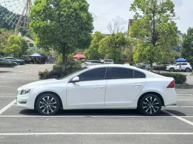 2018 Volvo S60 S60L T3 Smart Edition — миниатюра 3