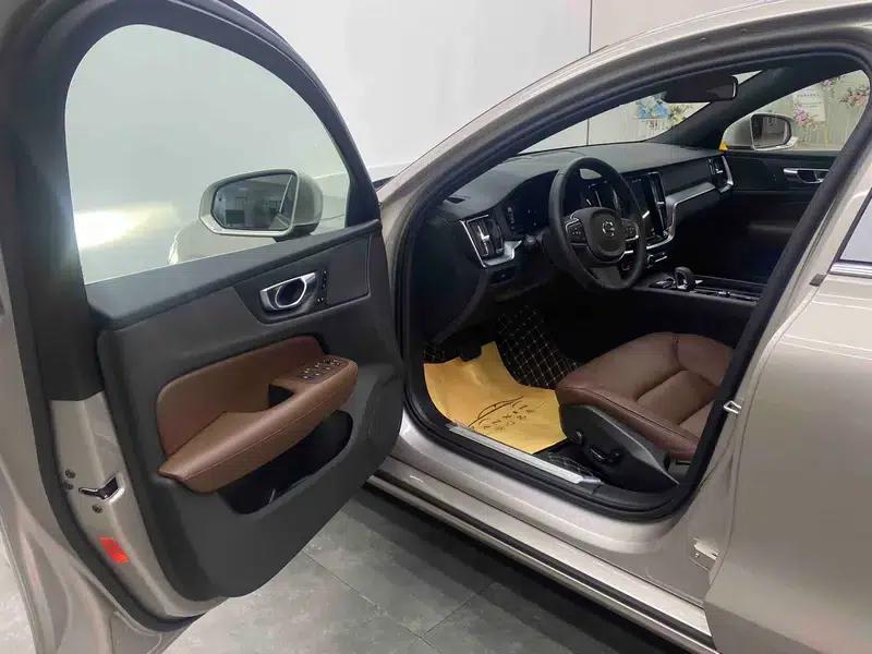 2025 Volvo S60 B4 Smart Luxury Edition — миниатюра 12