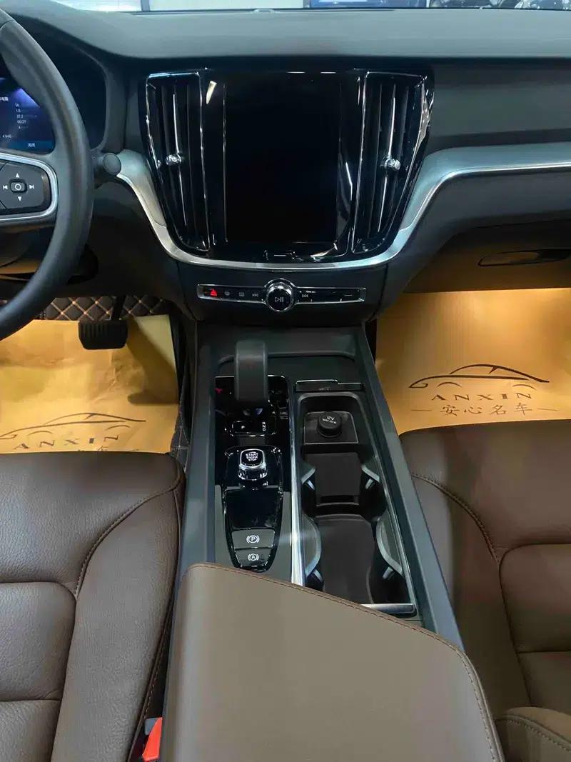 2025 Volvo S60 B4 Smart Luxury Edition — миниатюра 13