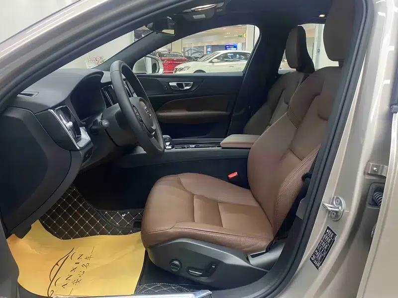 2025 Volvo S60 B4 Smart Luxury Edition — миниатюра 14