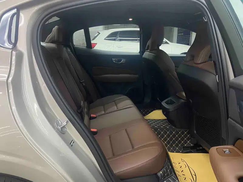 2025 Volvo S60 B4 Smart Luxury Edition — миниатюра 18