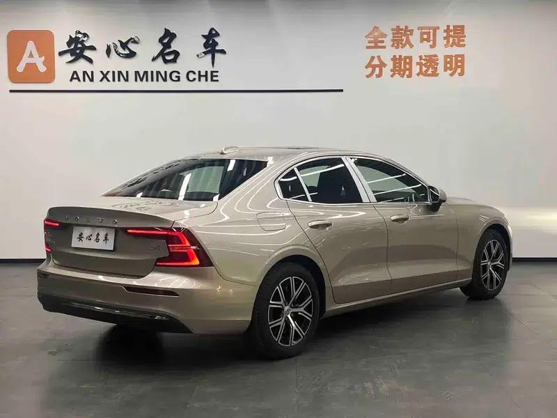 2025 Volvo S60 B4 Smart Luxury Edition — миниатюра 4
