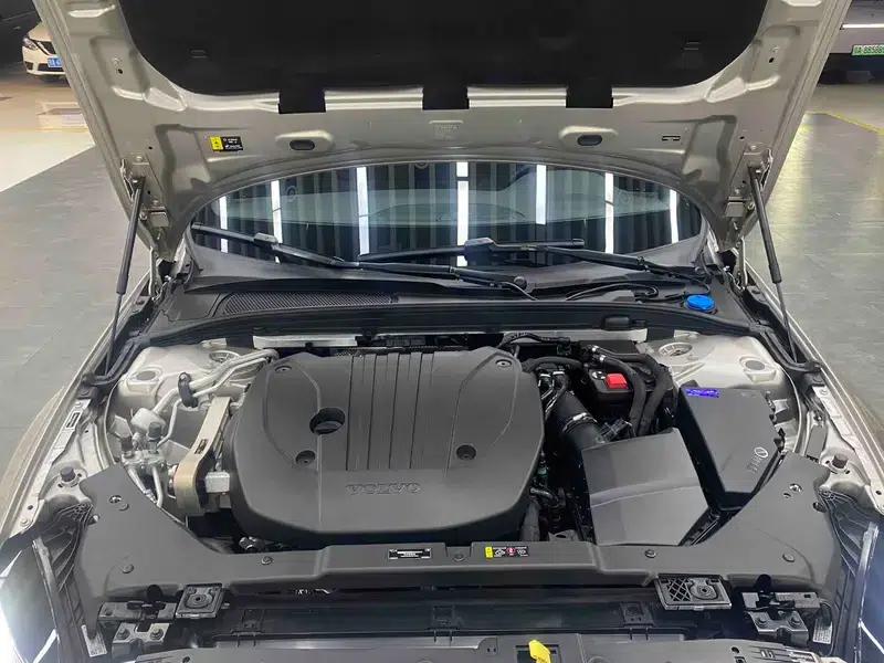 2025 Volvo S60 B4 Smart Luxury Edition — миниатюра 5