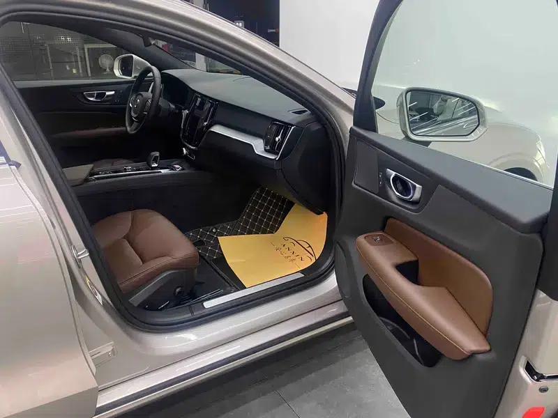2025 Volvo S60 B4 Smart Luxury Edition — миниатюра 6