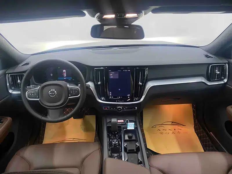 2025 Volvo S60 B4 Smart Luxury Edition — миниатюра 8
