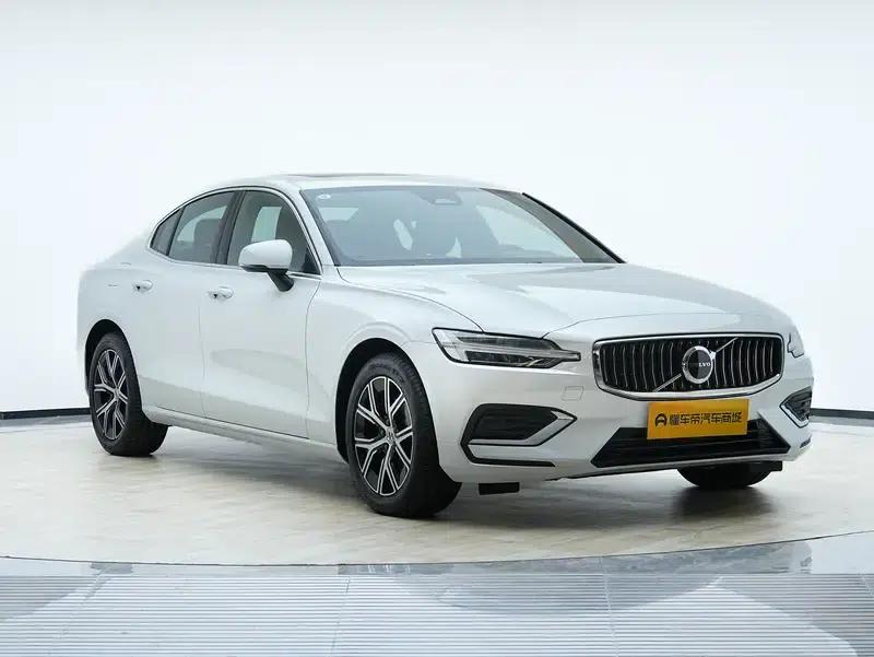 2026 Volvo S60 B4 Smart Luxury Edition — миниатюра 3